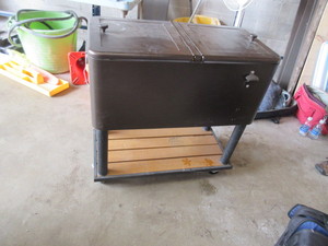 LARGE, ROLL AROUND COOLER