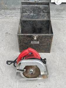 lot 60 image: Milwaukee Circular Saw