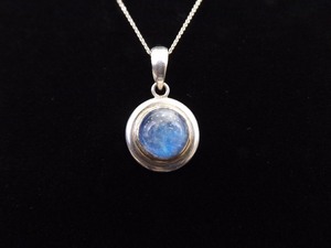 lot 3 image: .925 Sterling Silver Moonstone Cabochon Pendant Necklace