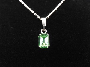 lot 13 image: .925 Sterling Silver Emerald Cut Peridot Crystal Pendant Necklace