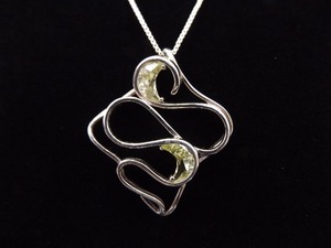 lot 14 image: .925 Sterling Silver Cut Peridot Pendant Necklace