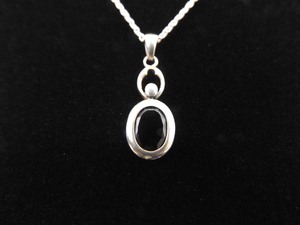 lot 20 image: .925 Sterling Silver Faceted Garnet Pendant Necklace