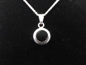 lot 26 image: .925 Sterling Silver Inlayed Black Onyx Pendant Necklace