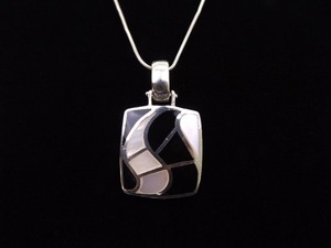 lot 27 image: .925 Sterling Silver Inlayed Mother of Pearl and Black Onyx Pendant Necklace