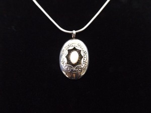 lot 28 image: .925 Sterling Silver Inlayed Mother of Pearl Navajo Pendant Necklace