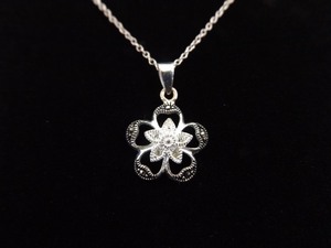 lot 34 image: .925 Sterling Silver Art Nouveau Fleurette Pendant Necklace