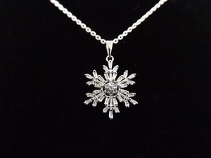 lot 36 image: .925 Sterling Silver Crystal Snowflake Pendant Necklace