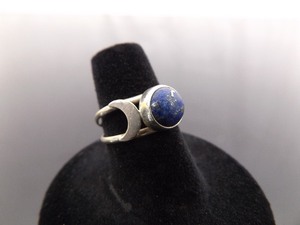 lot 56 image: .925 Sterling Silver Lapis Lazuli Cabochon Ring Size 6.25
