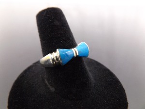 lot 57 image: .925 Sterling Silver Inlayed Turquoise Bow Ring Size 8