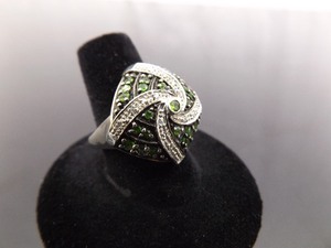 lot 58 image: .925 Sterling Silver Emerald Crystal Swirl Ring Size 8