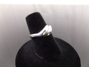 lot 75 image: .925 Sterling Silver Scooped Ring Size 6