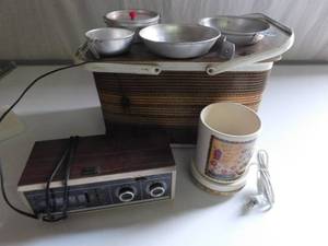 Picnic basket wfragrance warmer, alarm radio,camping dishes