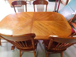 Dining table w 6chairs & Leaf