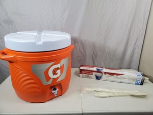 New 7 Gallon Gatorade Drink Dispenser with Extras