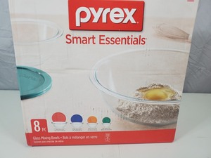 New Pyrex 8 Piece Glass Mixing Bowl Set