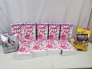 New Party Bags of Hersheys and 9 Boxes of Tootsie Pops