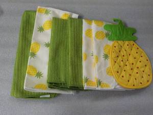 lot 129 image: 7 pc Kitchen Gift Set...