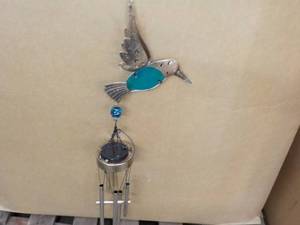 lot 138 image: Solar Hummingbird Chime...