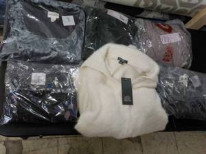 lot 162 image: size Womens XXL and 1X New Clothin...