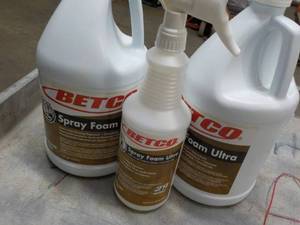 lot 178 image: 2 Gallon Jugs Betco Spray Foam Ultr...