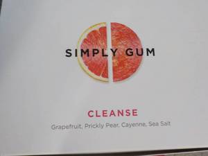 lot 11 image: Box of 12 - 15 pc Simply Gum Cleans...