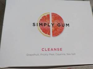 lot 13 image: Box of 12 - 15 pc Simply Gum Cleans...