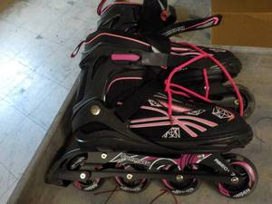 lot 18 image: Cunmucy Roller Blades Size XL...