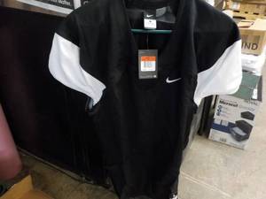 lot 42 image: 17 NIKE Football Tops size Large, ...