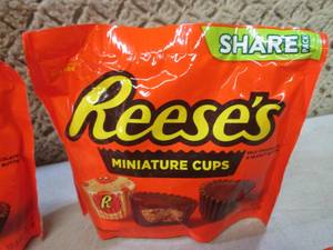 (B-3) 4 Share Pack Bags Reeses Mini...