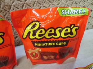 (B-3) 4 Share Pack Bags Reeses Mini...