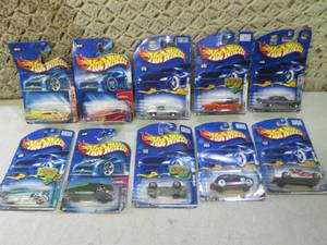 (EC1) Assorted Hot Wheels in Packag...