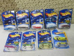 (EC1) Assorted Hot Wheels in Packag...