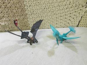 (CSB) 2 Dragon Figures Both have pu...