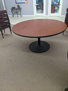 Round banquet or conference table