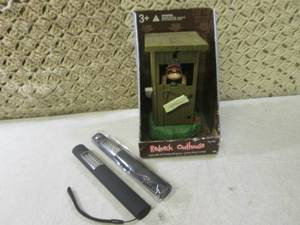 (EC1) Redneck Outhouse and 2 LED Li...
