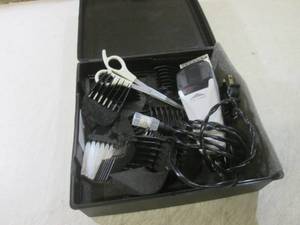 (BSB) Wahl Hair Cutting Set in Case...