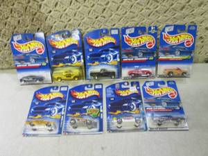 (EC1) Assorted Hot Wheels in Packag...