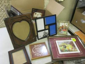 (RM1) Box of Assorted Picture Frame...