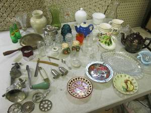 (RM2) Large Lot of Assorted Decor E...