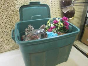 (RM5) Tote with Lid Full of Misc...