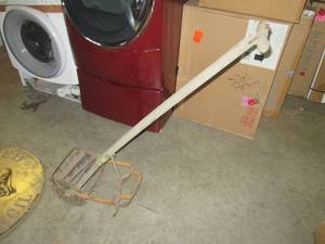 (EW7) Vintage Push Cultivator...
