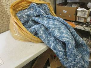 (A-2) Huge Knit Blanket Unkown Size...