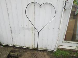 (EW7) Metal Heart Yard Stake Plant ...