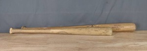 MLB Two Hank Aaron 28 and 32 Baseball Bats X