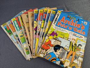 Collection of (12) Archie Series Comic Books  Q