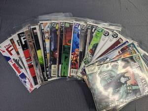 Lot of 32 Comic Books DC Comics Bloody Mary & Green Arrow, Marvel Ultimate X-Men, Agent X, The Incredible Hulk, Vertigo Comics The Filth and More Q