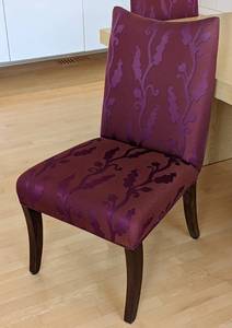 lot 10 image: Gorgeous Blonde Dining Table with 2 Leaves and Contemporary Chairs