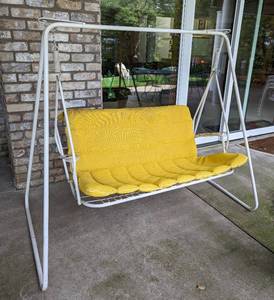 lot 50 image: Vintage Patio Swing