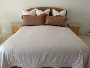 lot 8 image: Custom Upholstered King Bed Frame