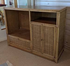 lot 21A image: Charming Vintage Wicker Entertainment Cabinet